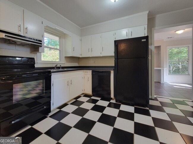 432 Lakeview Dr SW