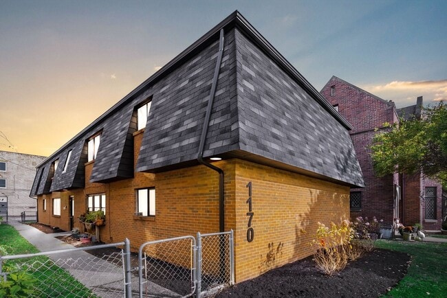 Building Photo - 2 Bed 1 Bath Apartment in Columbus!