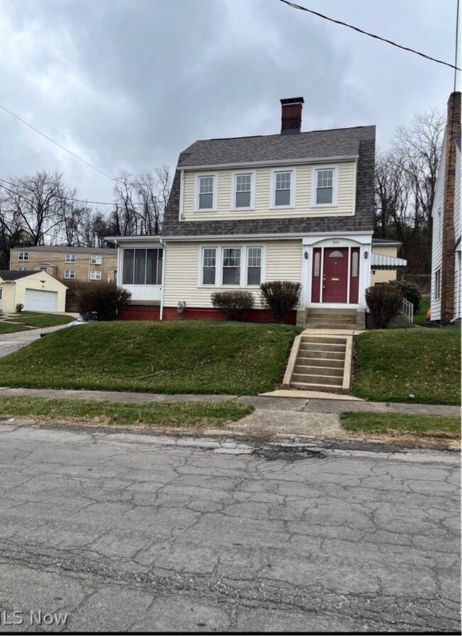 Photo - 201 Hollywood Blvd