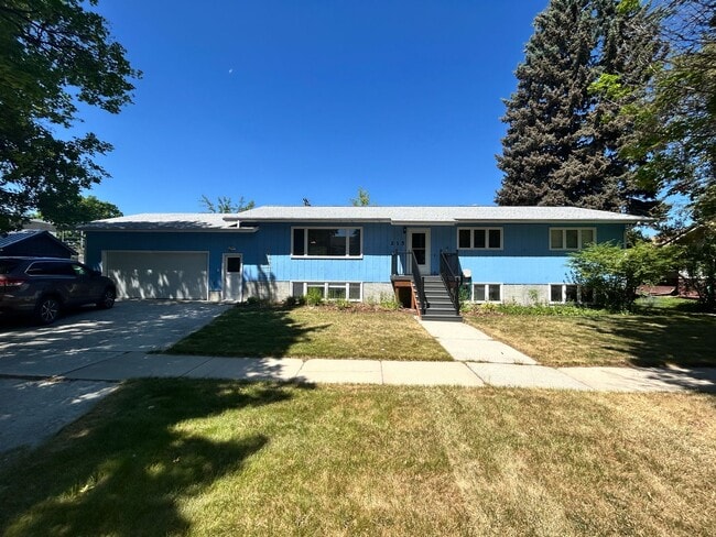 Large home in beautiful Stevensville setting - Large home in beautiful Stevensville setting