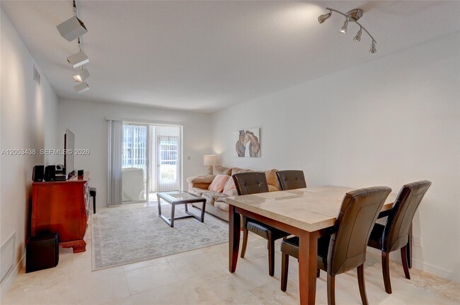 Building Photo - 2212 NE 1st Way Unit 101
