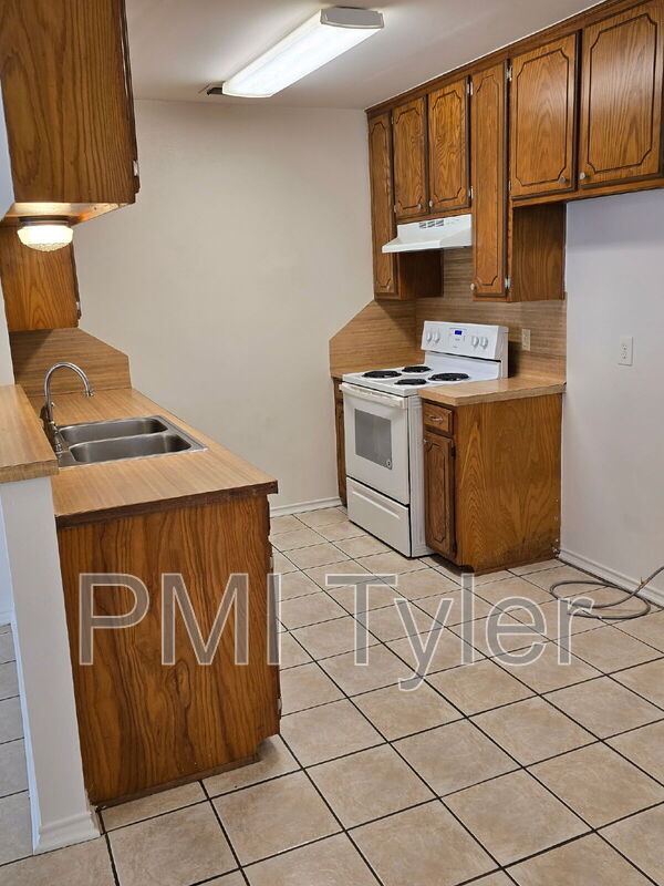 Photo - 16124 Shoshone Dr