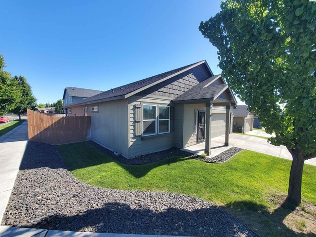 Building Photo - For rent West Kennewick Rental