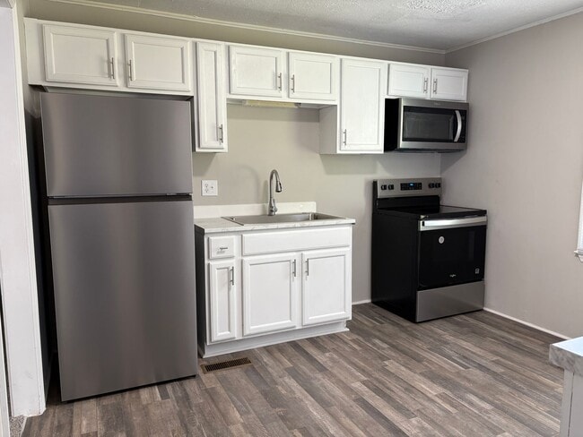 Photo - 3 Bedroom, 1.5 Bathroom in Mayodan!