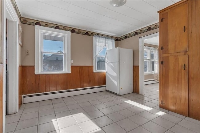 Photo - 1070 Main St