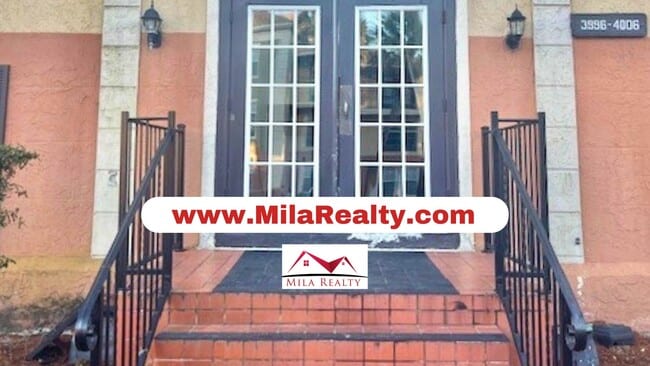 Building Photo - 4002 Versailles Dr