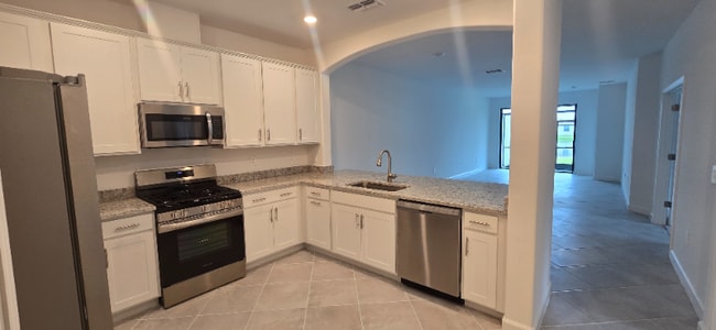 Photo - 5528 Sapphire Stone Cv