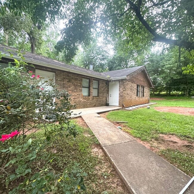 Building Photo - 487 N Bluff Rd