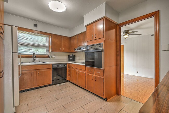1808 Sherwood Pl