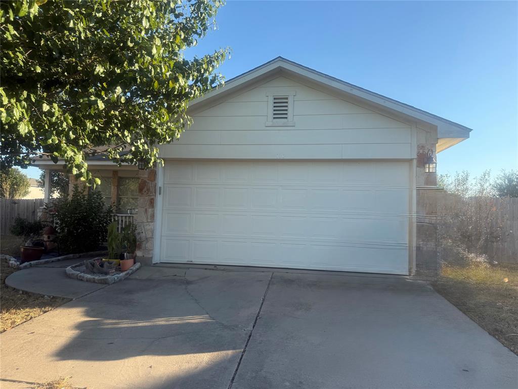 Photo - 114 Hersee Ct