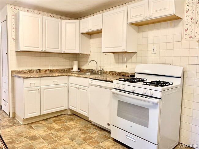 Photo - 657 Englewood Ave