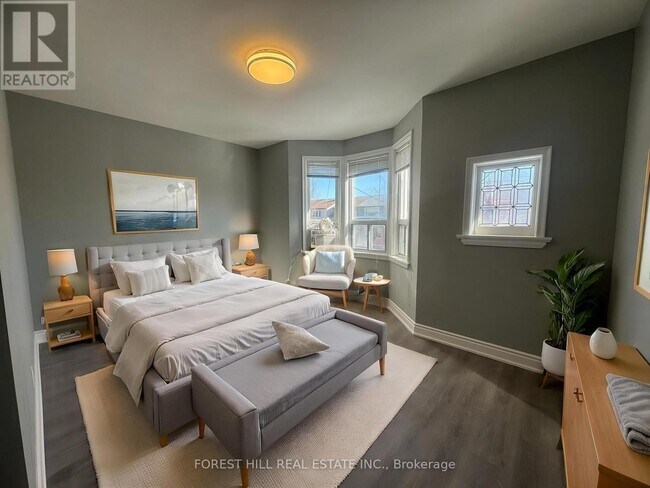 Photo - 32 Earlscourt Ave