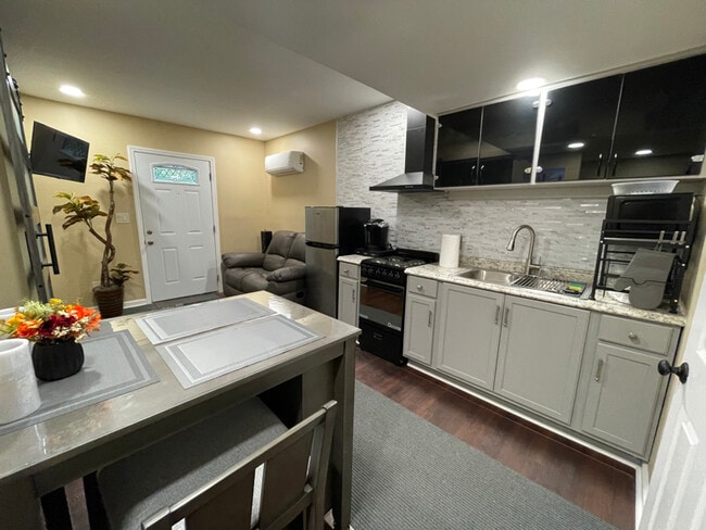 Photo - 115 Ivy log Pl