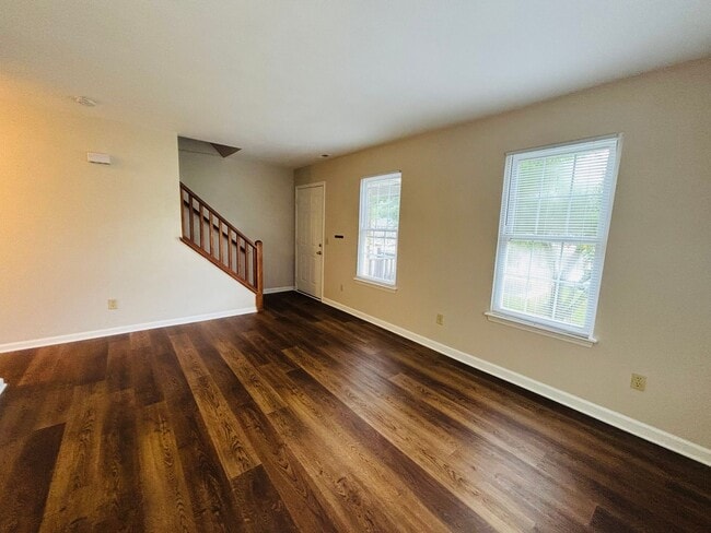 Photo - 876 Patrick Henry Dr