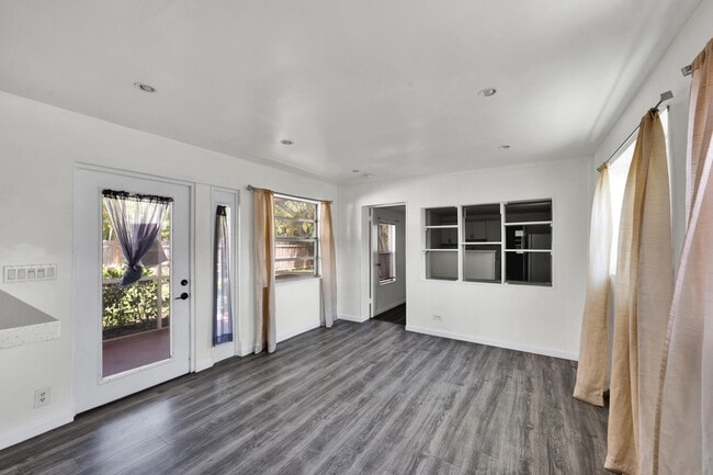 Photo - 132 E Central Blvd Unidad #2