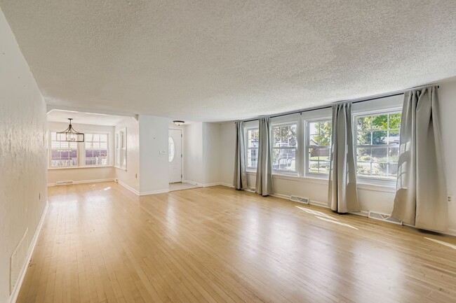 Photo - 30 S Hoyt St