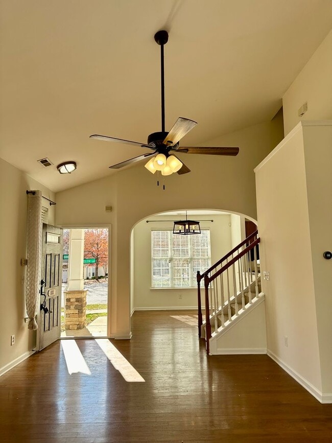 Photo - End Unit Townhome in Callonwood, Matthews! Near I-485