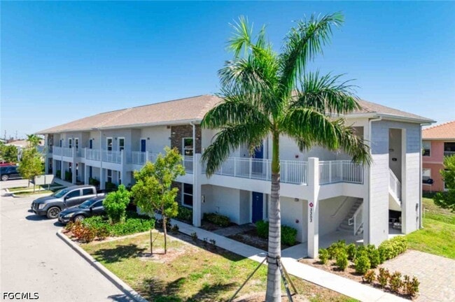 Building Photo - 3313 SW 8th Pl Unit 206