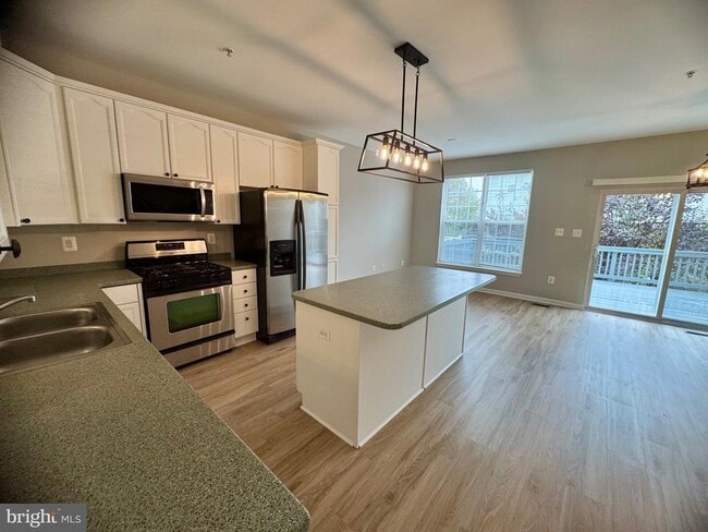 Photo - 1945 Fieldstone Way