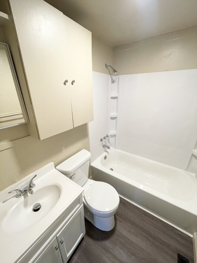 Photo - 2 Bedroom with garage/workshop combo (has electricity)