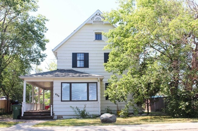 Building Photo - 834 Alder Ave