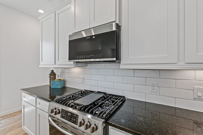 Building Photo - 4131 Balboa Dr Unit False