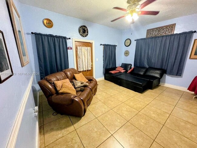 Photo - 965 NE 146th St