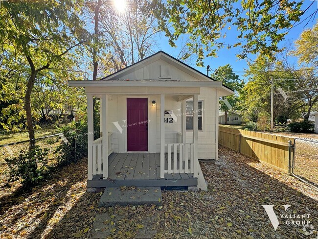 Building Photo - Charming Bungalow-Style Rental Home in Woo...