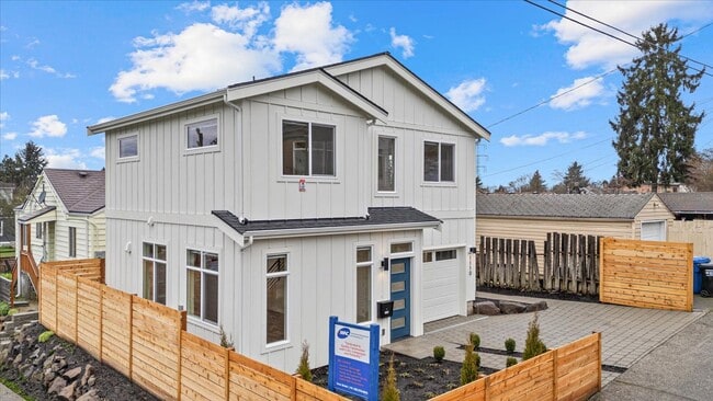 Photo - Newly Built Modern Craftsman in Prime Seattle Location