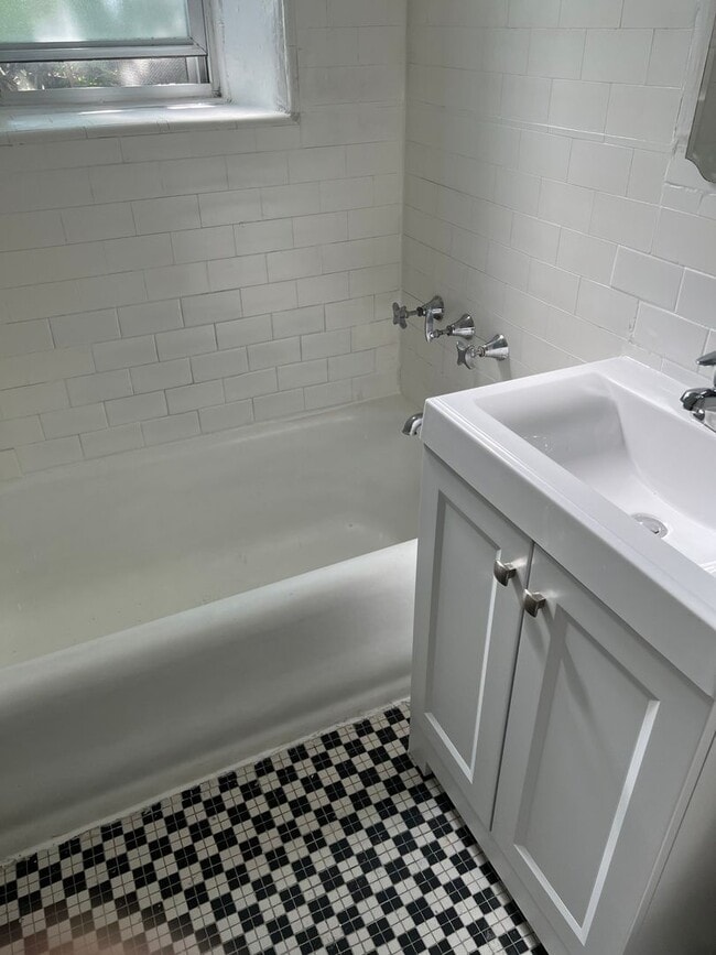 Photo - Rutgers Arms