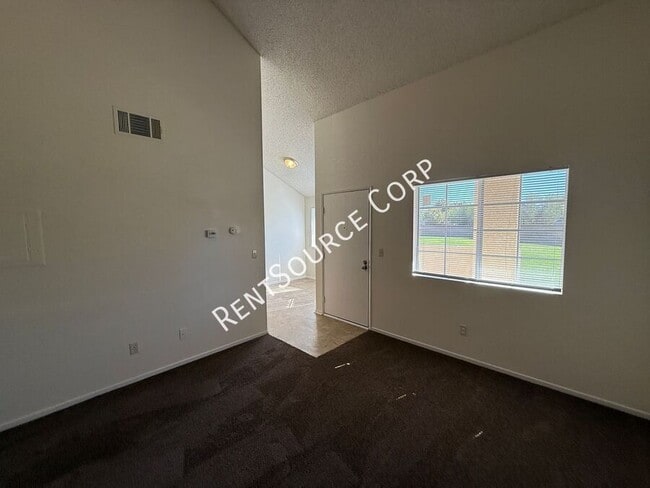 Photo - 44545 16th St E