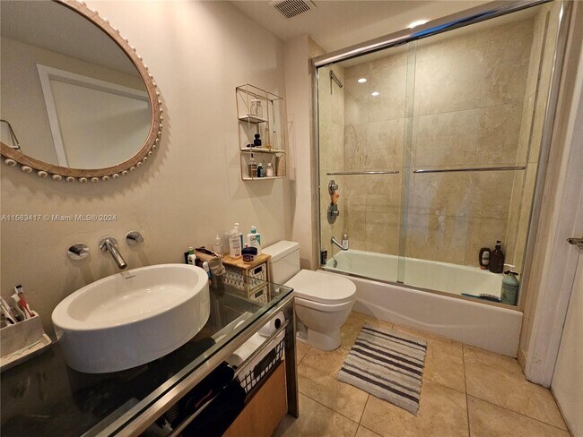 Photo - 6000 Collins Ave