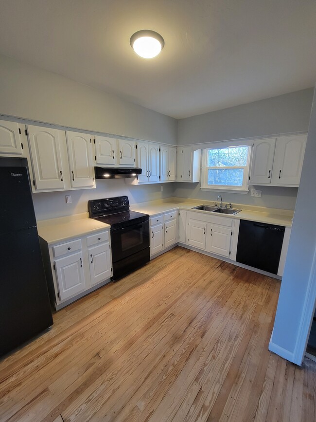 Kitchen - 1708 Bellemeade Ave