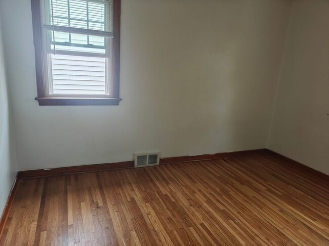 1302 Walden Ave Unit 2nd