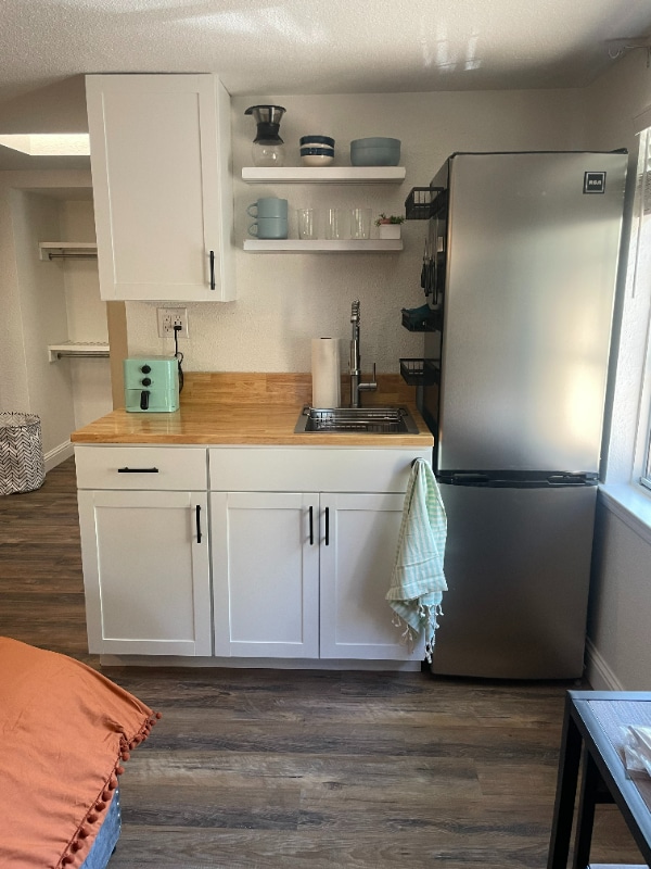 Photo - 141 W 12th St