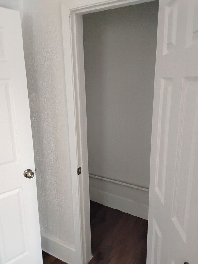 Photo - 946 W Poplar St