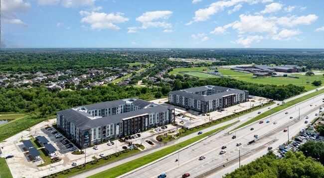 Building Photo - 16717 Westpark Dr Unit C1 Rental