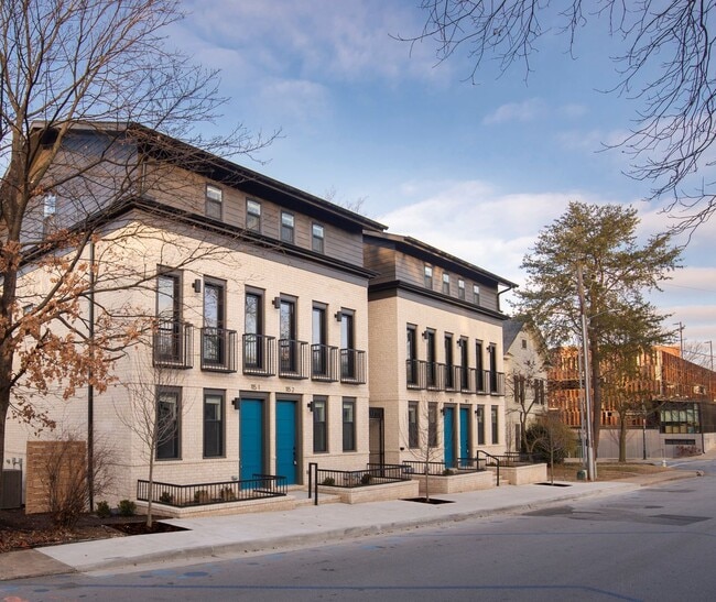 Building Photo - Sleek & Charming Newly Constructed Townhouse in Downtown Fayetteville!