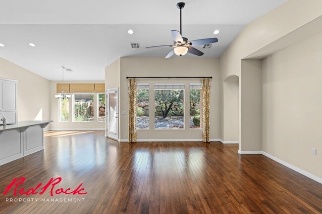 Building Photo - Sun River 2 Bedroom Home with Bonus Den! F...