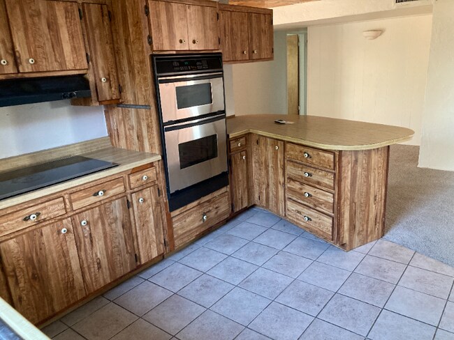 Photo - 2001 W La Osa St