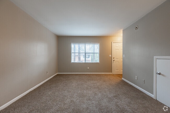 2BR, 1.5BA - 1010SF - LIVING ROOM