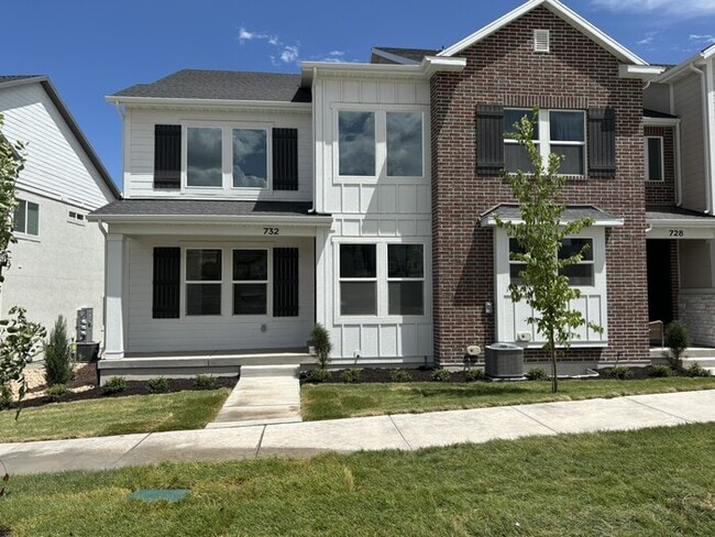 Building Photo - Townhouse in Saratoga Springs