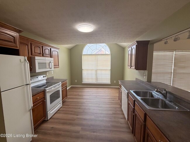 Photo - 405 Fledge Dr