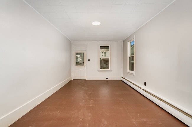 Photo - 324 Armstrong St