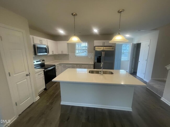 Photo - 1002 Peony Ln