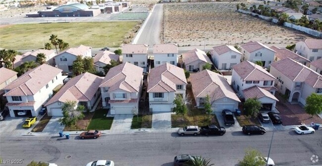 Building Photo - 8901 Kingswood Dr Rental