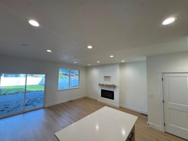 Photo - 3921 E 27th Ave