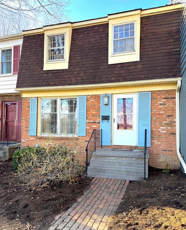 Photo - 105 Yorkshire Ct