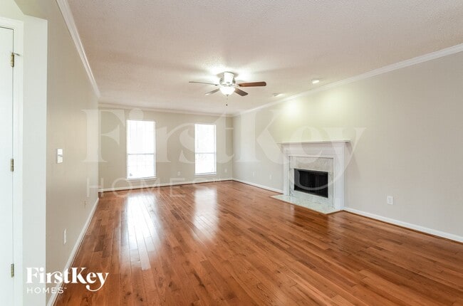 104 Ashford Ln