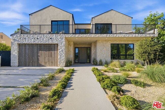 Building Photo - 16643 Addison St